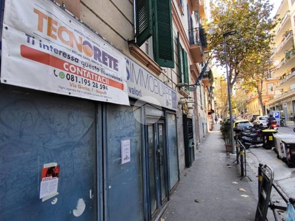 negozio in vendita a Napoli in zona Vomero