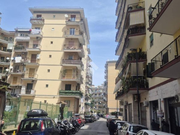 negozio in vendita a Napoli in zona Vomero