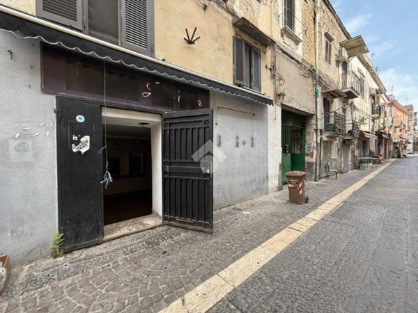 negozio in vendita a Napoli in zona Barra