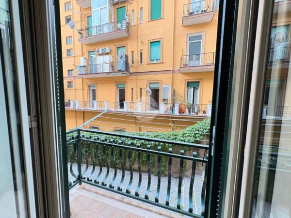appartamento in vendita a Napoli in zona Chiaia