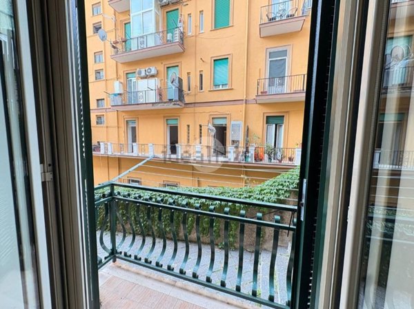 appartamento in vendita a Napoli in zona Chiaia