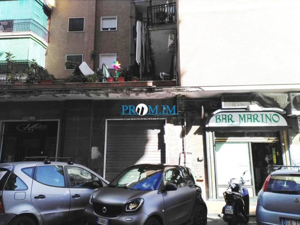 negozio in vendita a Napoli in zona San Carlo all'Arena