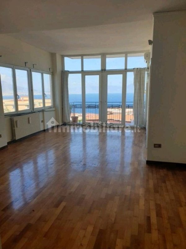 appartamento in vendita a Napoli in zona Chiaia