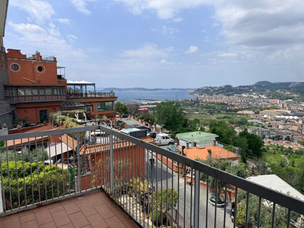 appartamento in vendita a Napoli in zona Chiaia