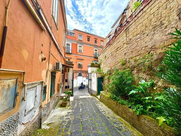 casa indipendente in vendita a Napoli in zona San Carlo all'Arena