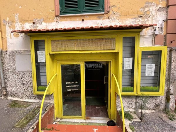 negozio in vendita a Napoli in zona Bagnoli