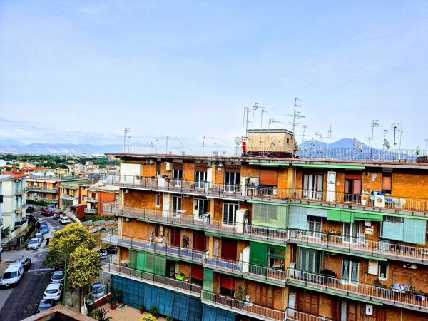 appartamento in vendita a Napoli in zona San Carlo all'Arena