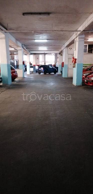 negozio in vendita a Napoli in zona Fuorigrotta