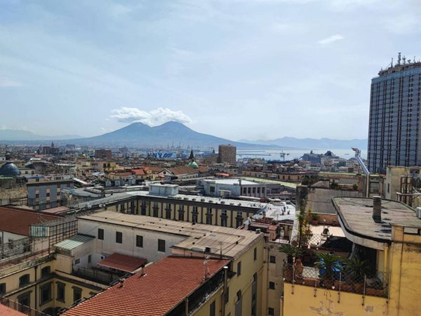 appartamento in vendita a Napoli in zona Stella