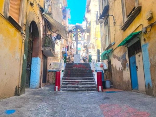 appartamento in vendita a Napoli in zona Stella