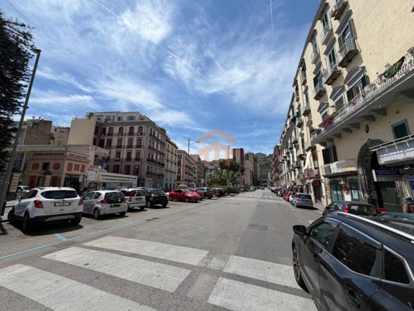 appartamento in vendita a Napoli in zona Chiaia