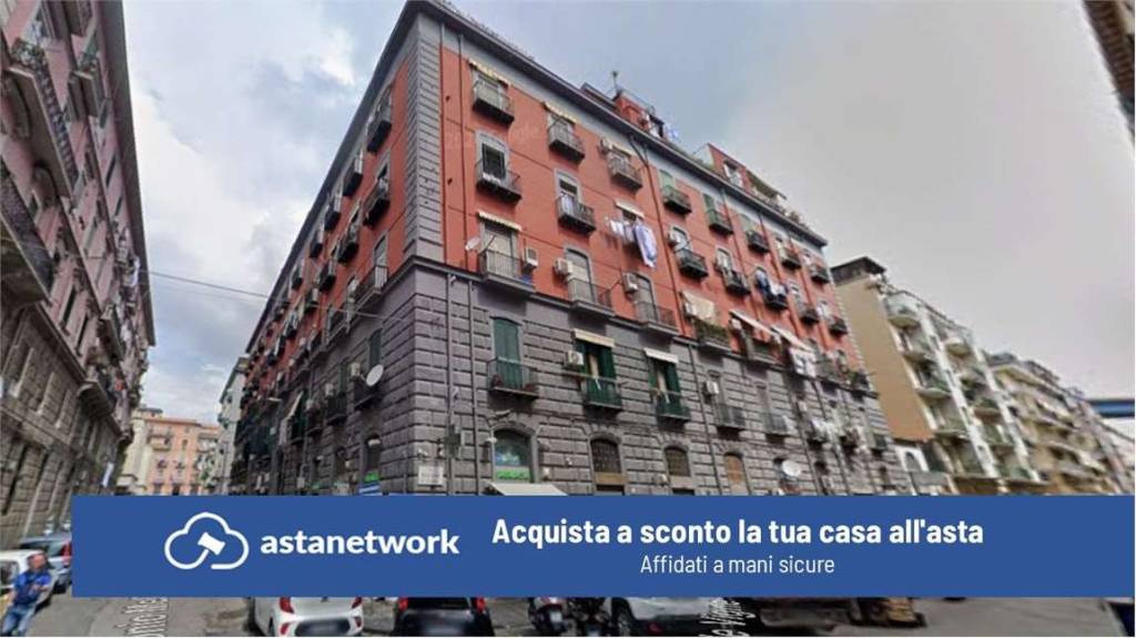 appartamento in vendita a Napoli in zona San Carlo all'Arena