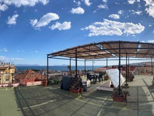 appartamento in vendita a Napoli in zona Chiaia