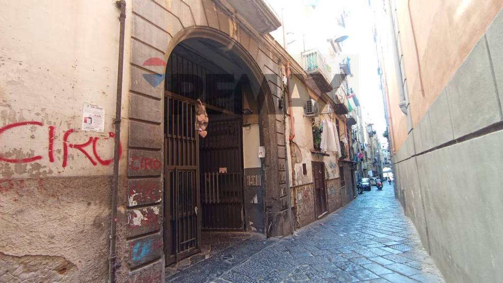 negozio in vendita a Napoli in zona San Lorenzo