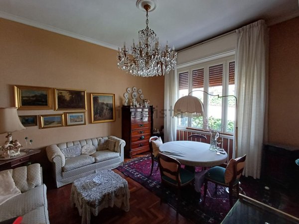 appartamento in vendita a Napoli in zona Chiaia