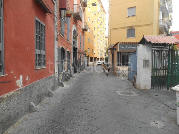 negozio in vendita a Napoli in zona Arenella