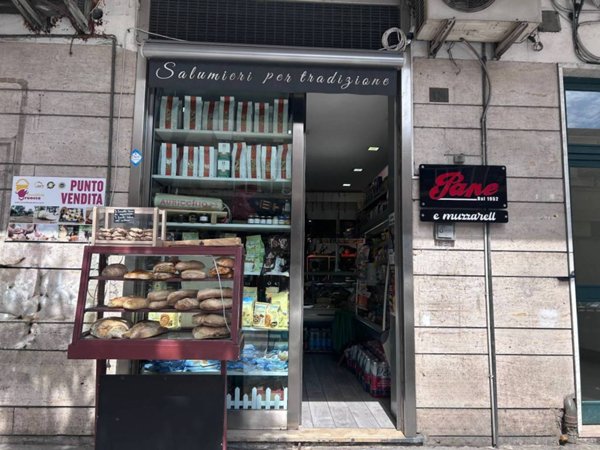 negozio in vendita a Napoli in zona Arenella