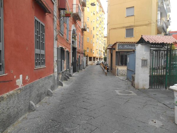 negozio in vendita a Napoli in zona Arenella