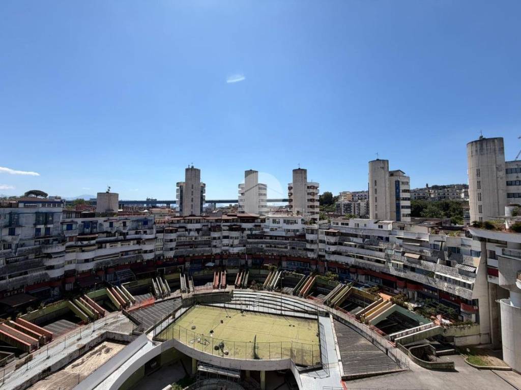 appartamento in vendita a Napoli in zona San Carlo all'Arena