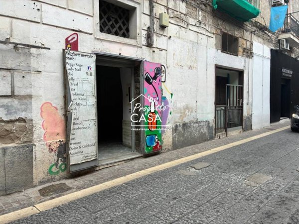 negozio in vendita a Napoli in zona Barra