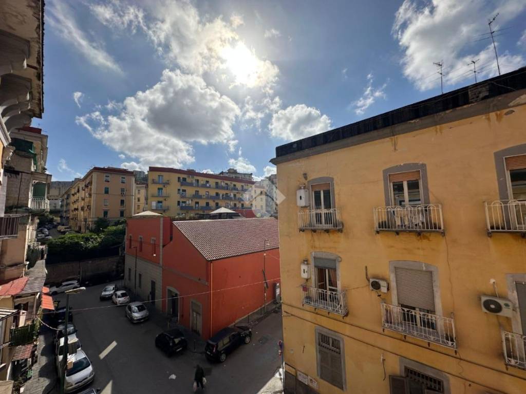 appartamento in vendita a Napoli in zona San Carlo all'Arena