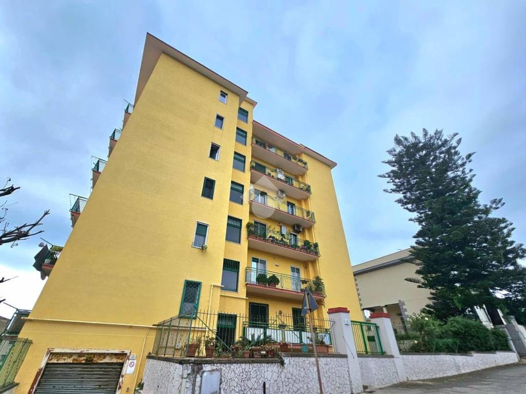 appartamento in vendita a Napoli in zona Bagnoli