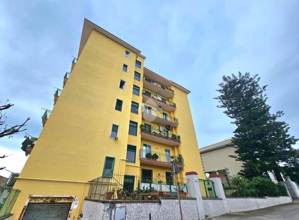 appartamento in vendita a Napoli in zona Bagnoli