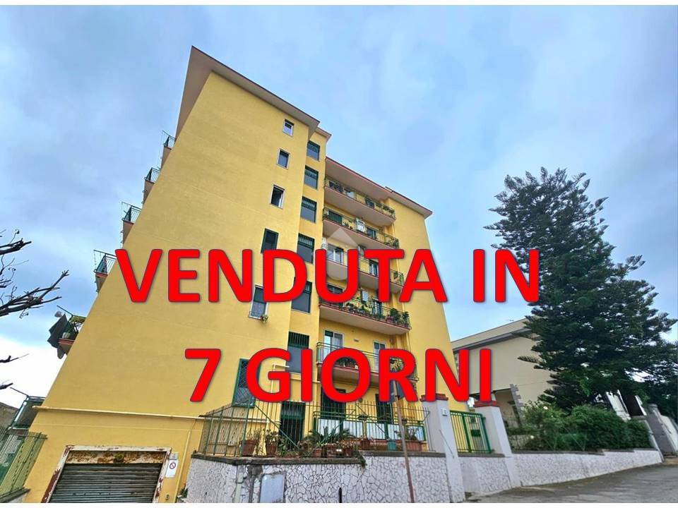 appartamento in vendita a Napoli in zona Bagnoli