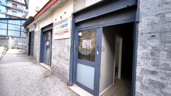 negozio in vendita a Napoli in zona Arenella