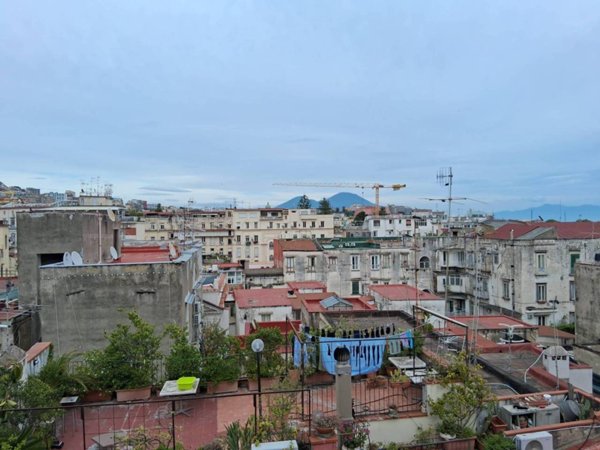 appartamento in vendita a Napoli in zona Chiaia
