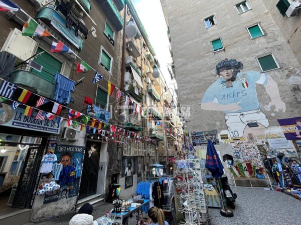 appartamento in vendita a Napoli in zona Stella