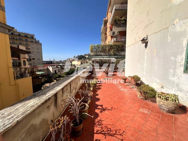 appartamento in vendita a Napoli in zona Chiaia