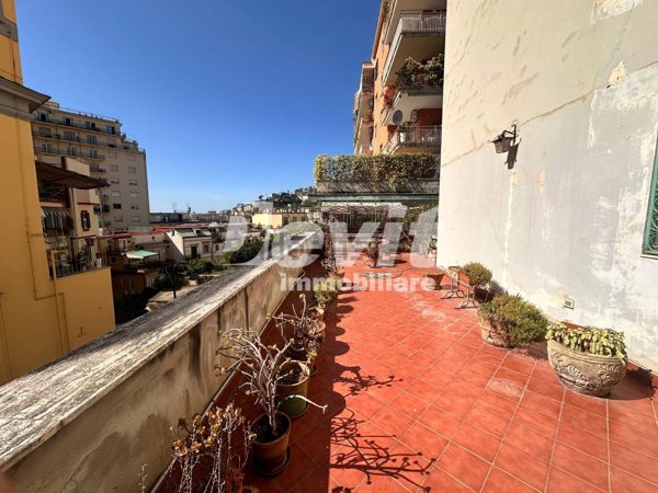 appartamento in vendita a Napoli in zona Chiaia