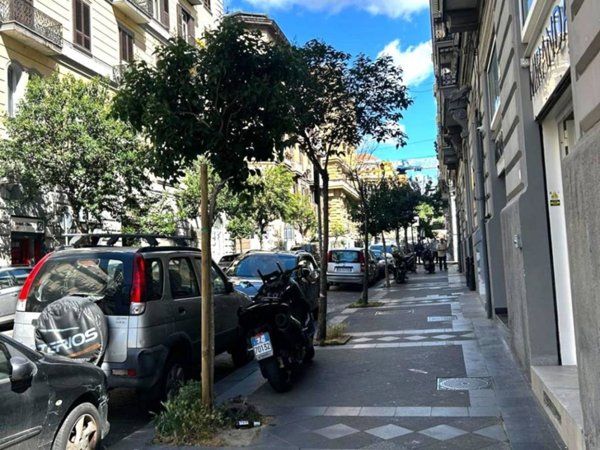 negozio in vendita a Napoli in zona Pendino / San Giuseppe