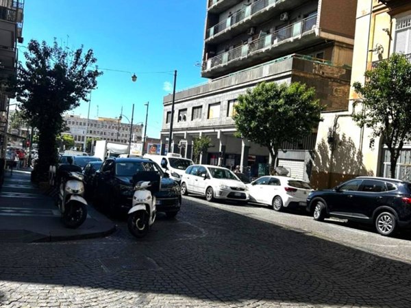 negozio in vendita a Napoli in zona Pendino / San Giuseppe