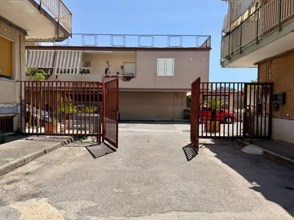 appartamento in vendita a Napoli in zona Barra