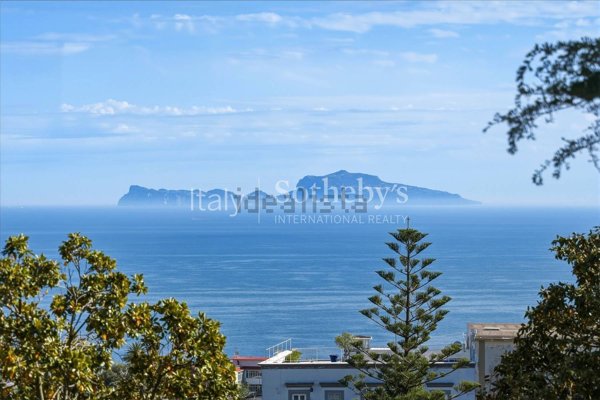 appartamento in vendita a Napoli in zona Posillipo