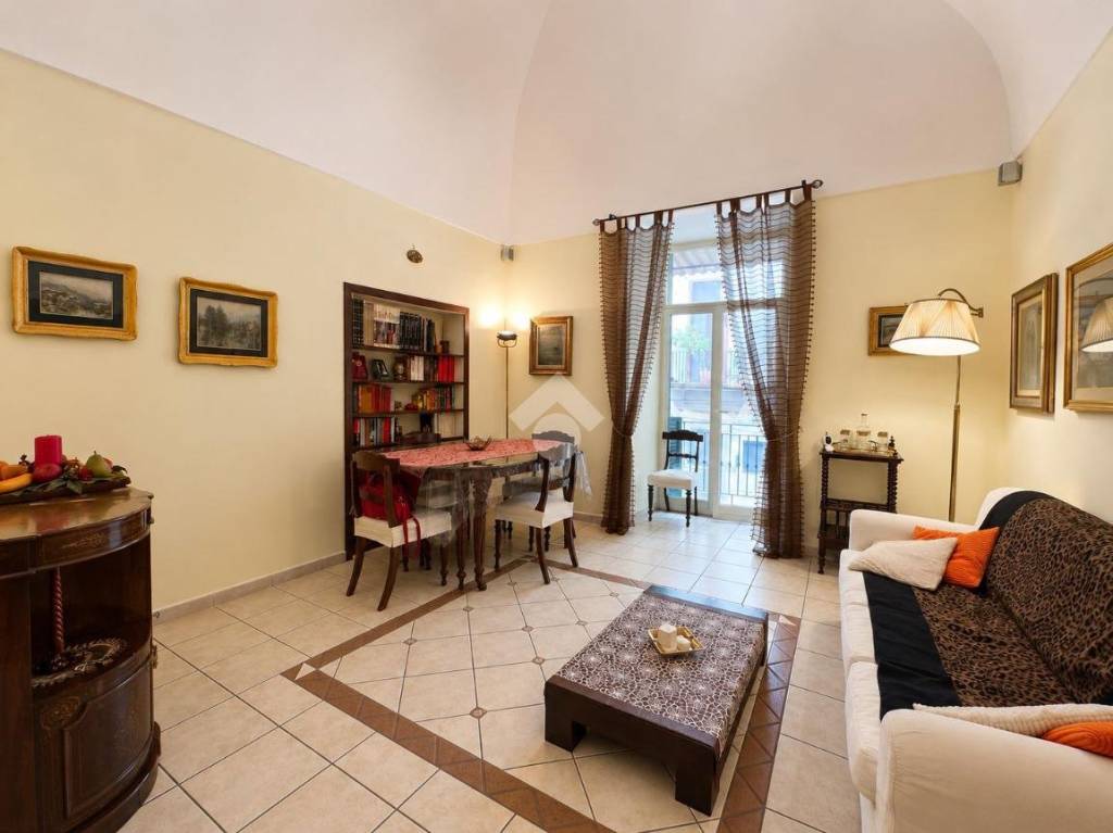 appartamento in vendita a Napoli in zona San Ferdinando