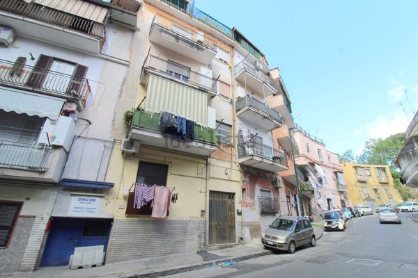 appartamento in vendita a Napoli in zona San Carlo all'Arena