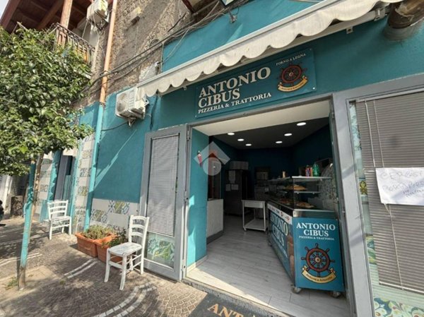 negozio in vendita a Napoli in zona San Giovanni a Teduccio