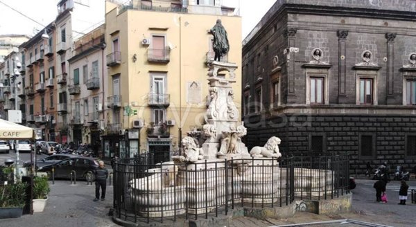 appartamento in vendita a Napoli in zona Porto