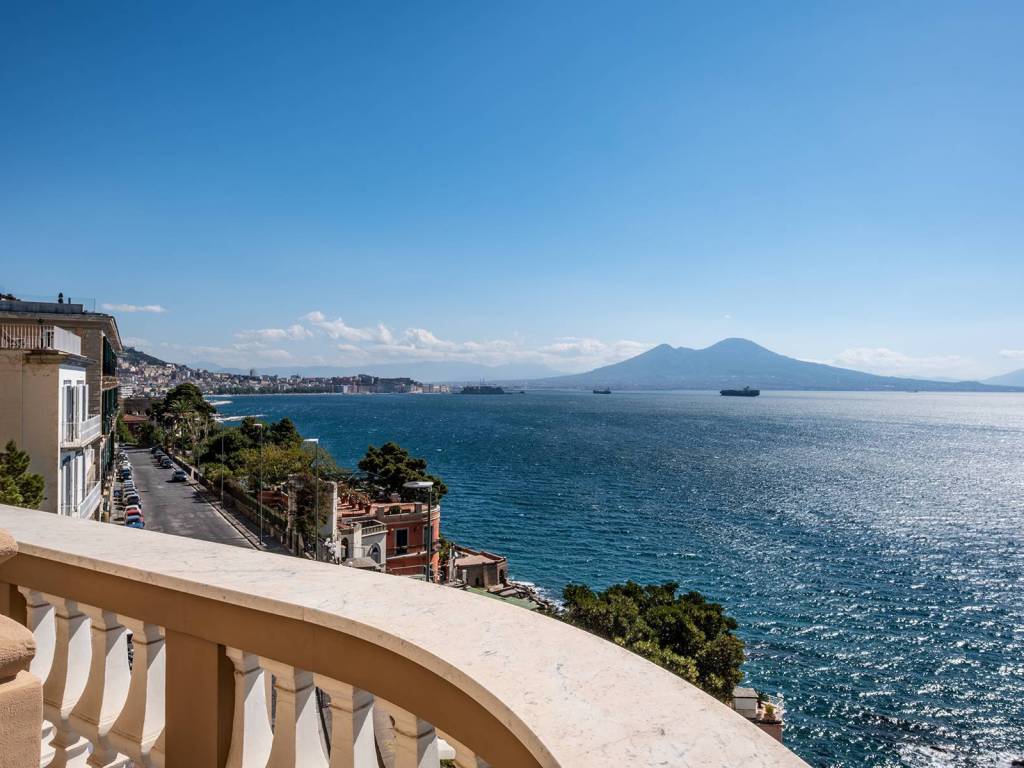 appartamento in vendita a Napoli in zona Posillipo