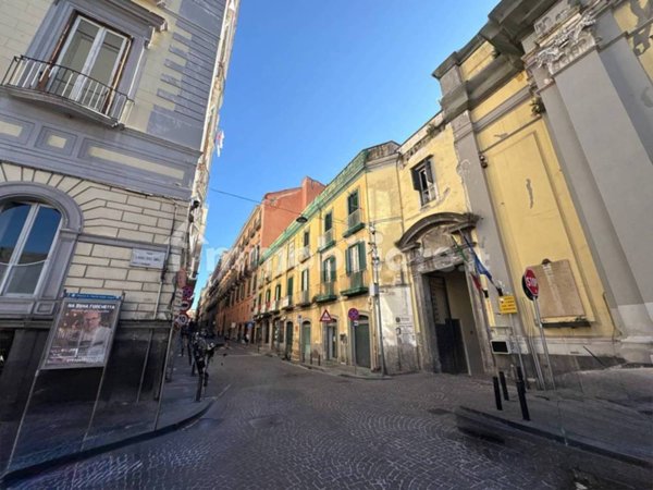 ufficio in vendita a Napoli in zona San Ferdinando