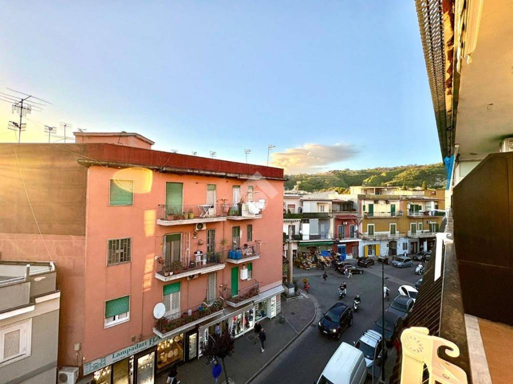 appartamento in vendita a Napoli in zona Pianura