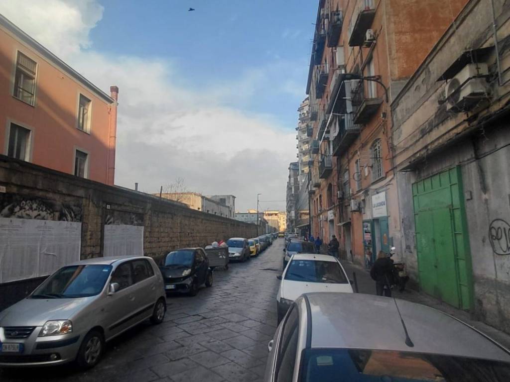 locale commerciale in vendita a Napoli