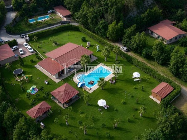 casa indipendente in vendita a Napoli in zona Fuorigrotta