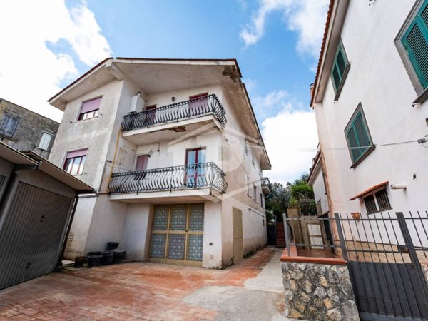 casa indipendente in vendita a Napoli in zona Camaldoli