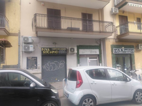 locale commerciale in vendita a Napoli