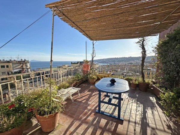 appartamento in vendita a Napoli in zona Chiaia