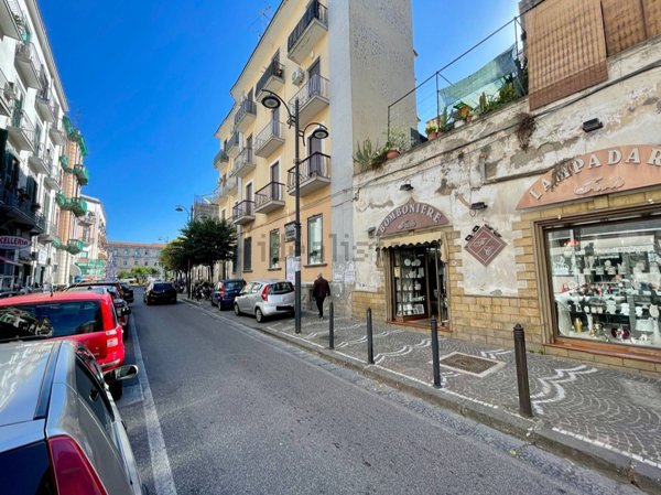locale commerciale in vendita a Napoli in zona Barra